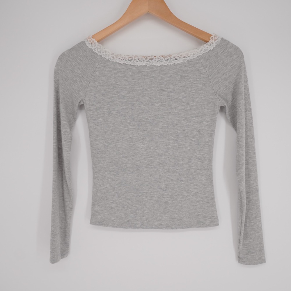 Wilfred Aritzia Ribbed Knit Long Sleeve Crop Top Womens XS Gray Lace Trim Fitted - Picture 10 of 11
